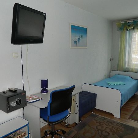 Mini Hotel Galant on Deputatskaya 5 Bratsk Buitenkant foto